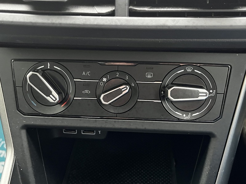 Volkswagen Polo TSI SE - U260