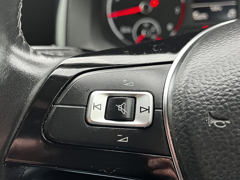 Volkswagen Polo TSI SE - U260