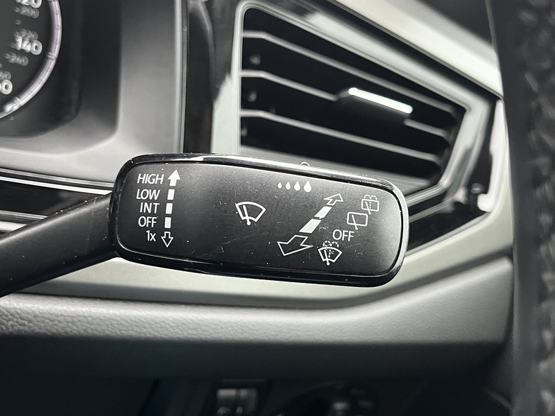 Volkswagen Polo TSI SE - U260