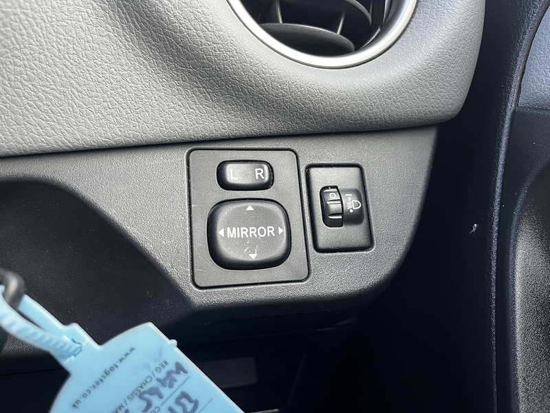 Toyota Yaris Dual VVT-i Icon - U266