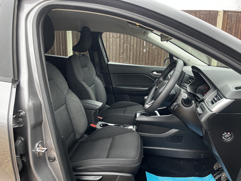 Renault Captur TCe Iconic - U267