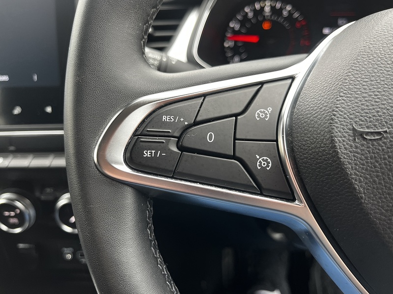 Renault Captur TCe Iconic - U267