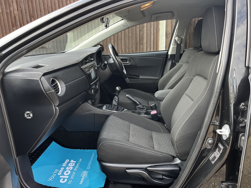 Toyota Auris V-Matic Icon+ - U272