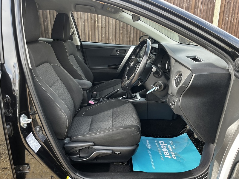 Toyota Auris V-Matic Icon+ - U272