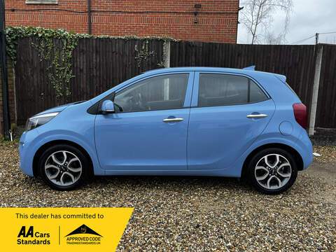 Kia Picanto 64kWh Premium SE SUV 5dr Electric Auto (204 ps)