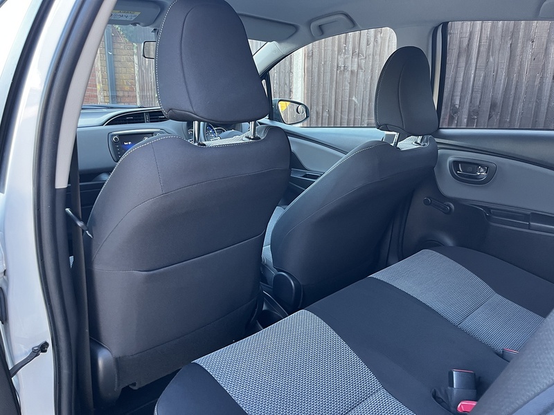 Toyota Yaris VVT-h Icon - U298