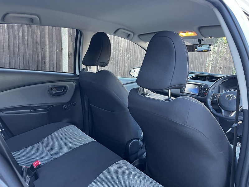 Toyota Yaris VVT-h Icon - U298