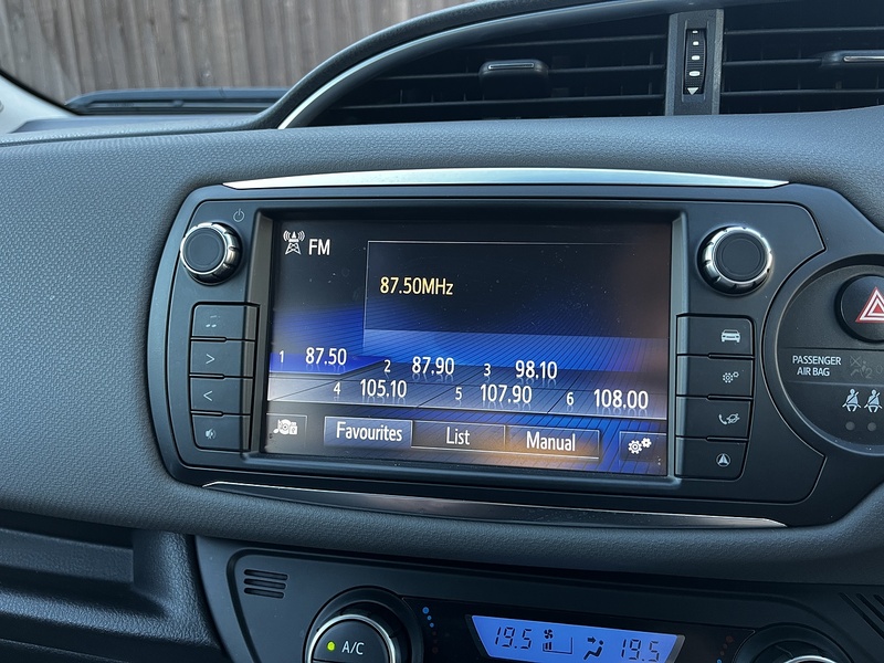 Toyota Yaris VVT-h Icon - U298