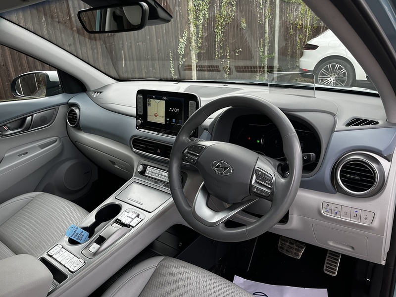 Hyundai KONA Premium SE - U306