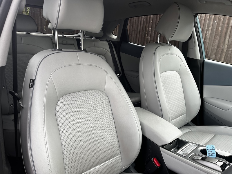 Hyundai KONA Premium SE - U306