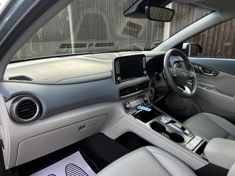 Hyundai KONA Premium SE - U306