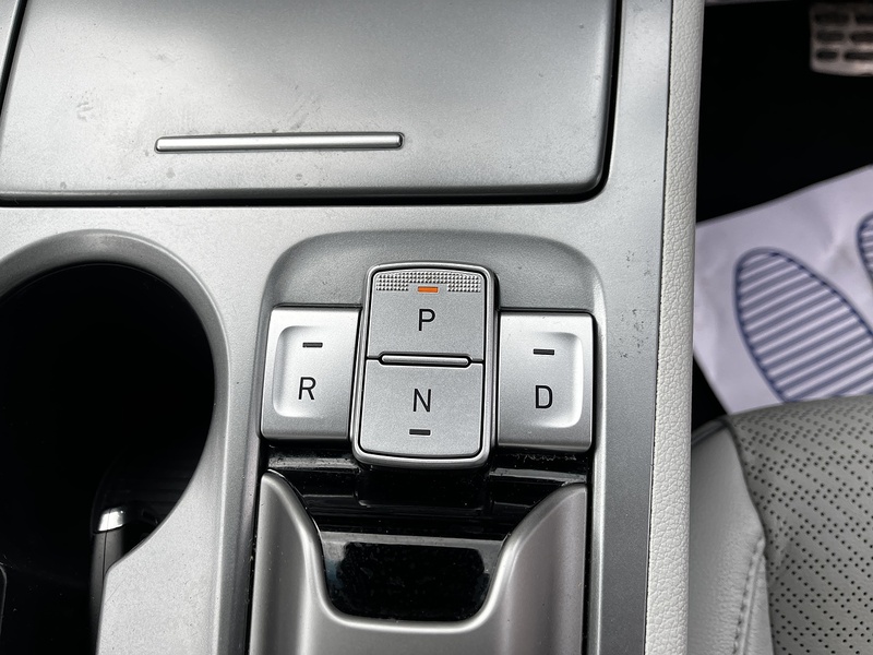 Hyundai KONA Premium SE - U306