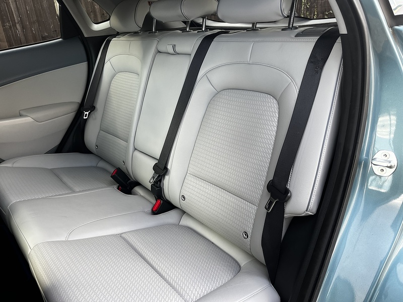 Hyundai KONA Premium SE - U306