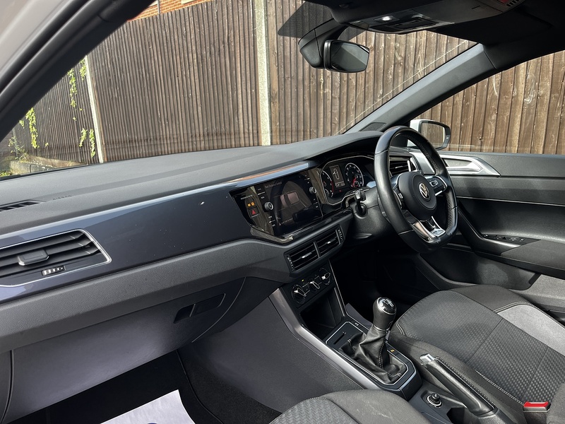 Volkswagen Polo TSI R-Line - U316
