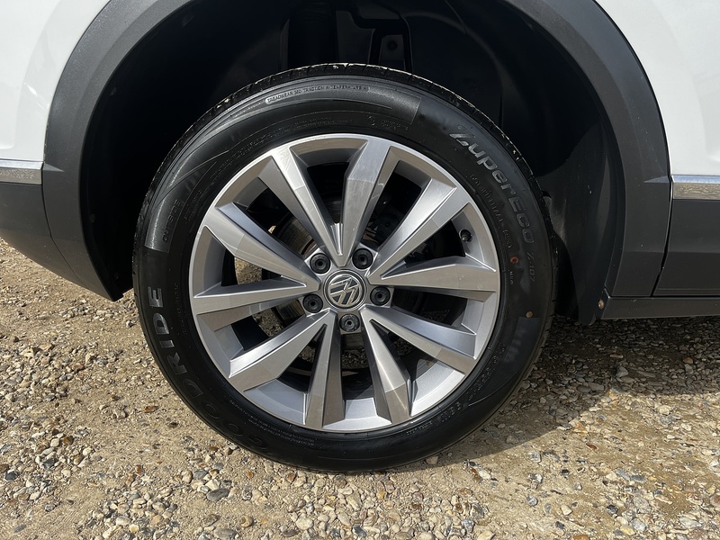 Volkswagen T-Roc TSI Design - U319