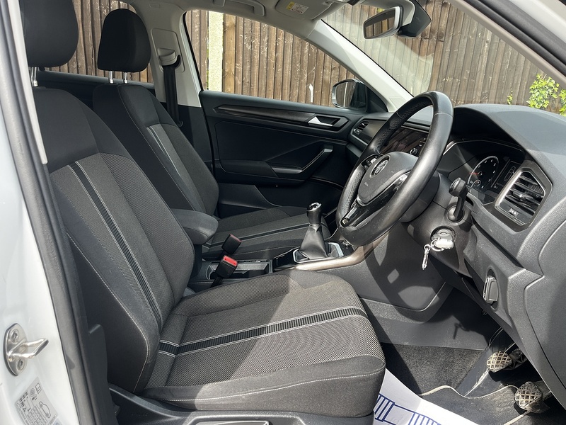 Volkswagen T-Roc TSI Design - U319