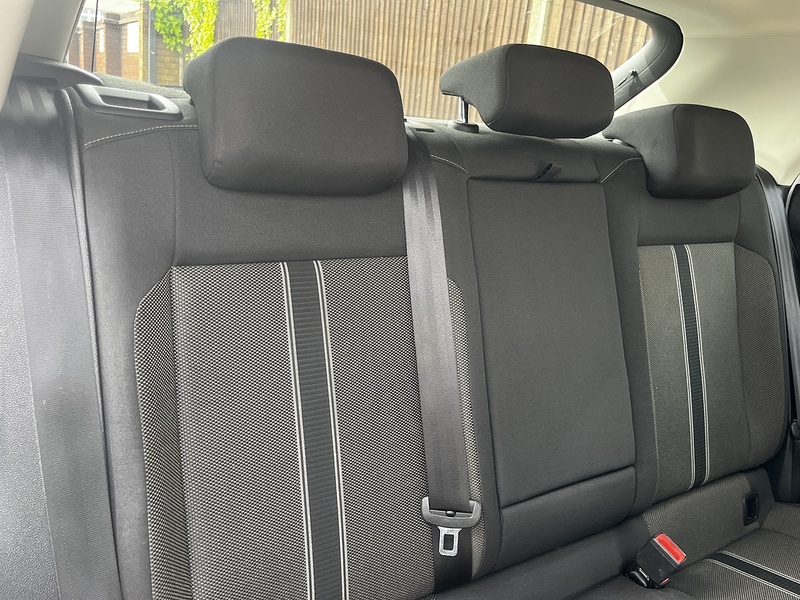 Volkswagen T-Roc TSI Design - U319