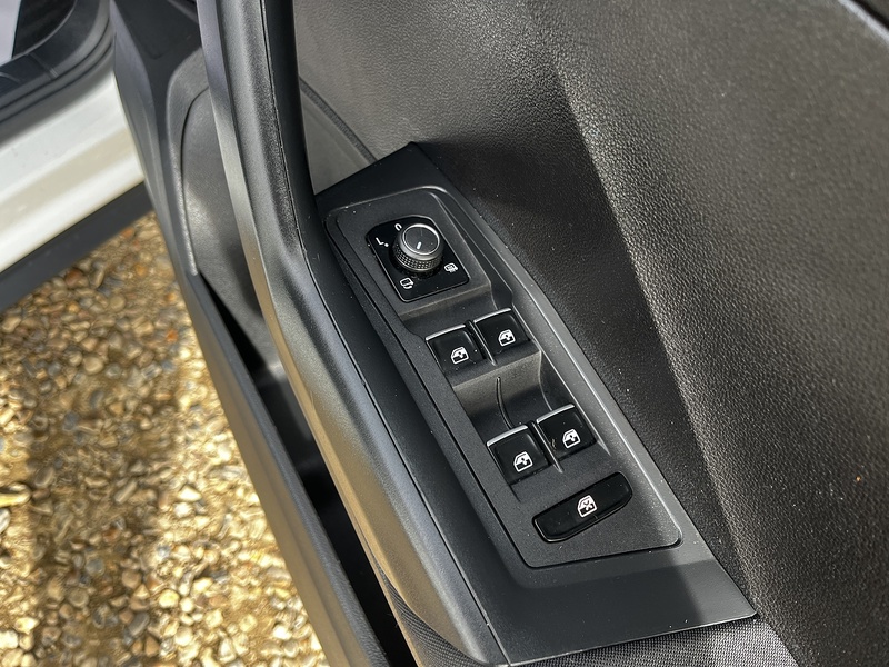 Volkswagen T-Roc TSI Design - U319