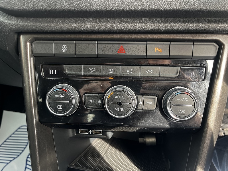 Volkswagen T-Roc TSI Design - U319