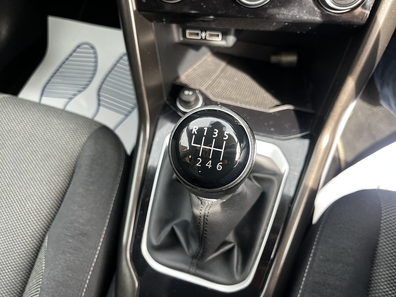 Volkswagen T-Roc TSI Design - U319