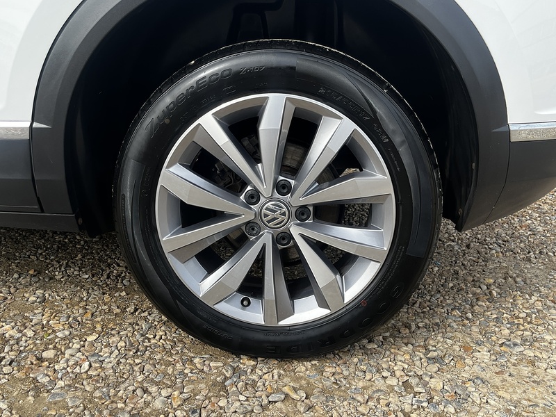 Volkswagen T-Roc TSI Design - U319