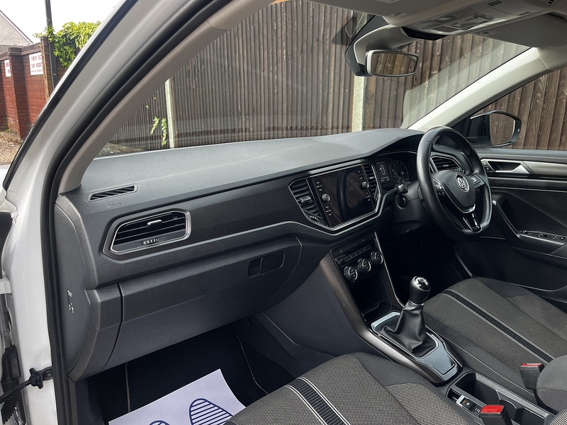 Volkswagen T-Roc TSI Design - U319