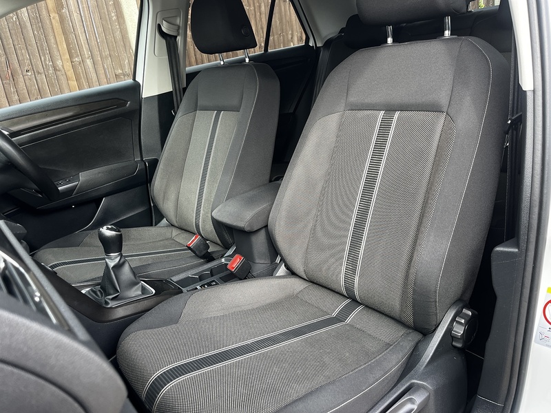 Volkswagen T-Roc TSI Design - U319