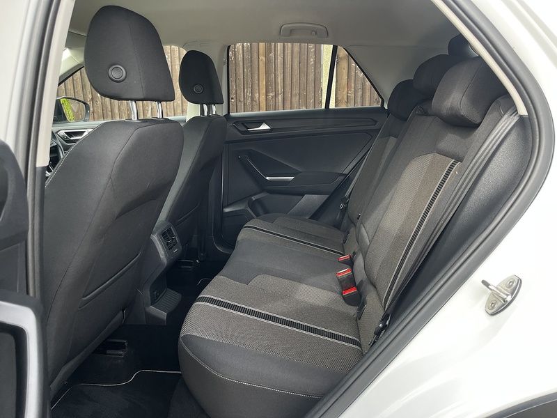 Volkswagen T-Roc TSI Design - U319