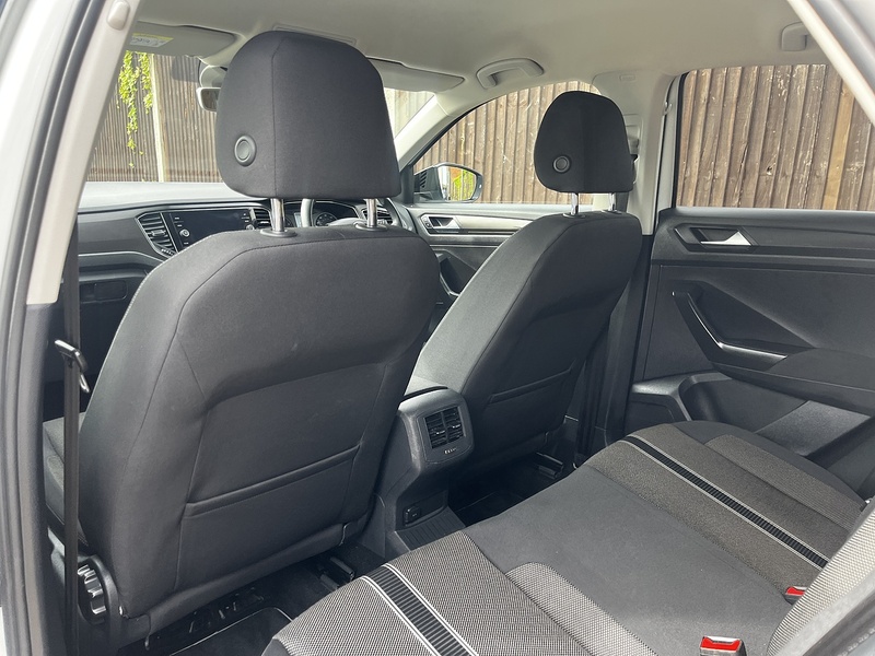 Volkswagen T-Roc TSI Design - U319