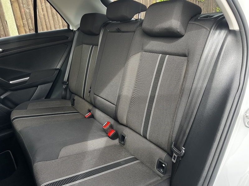 Volkswagen T-Roc TSI Design - U319