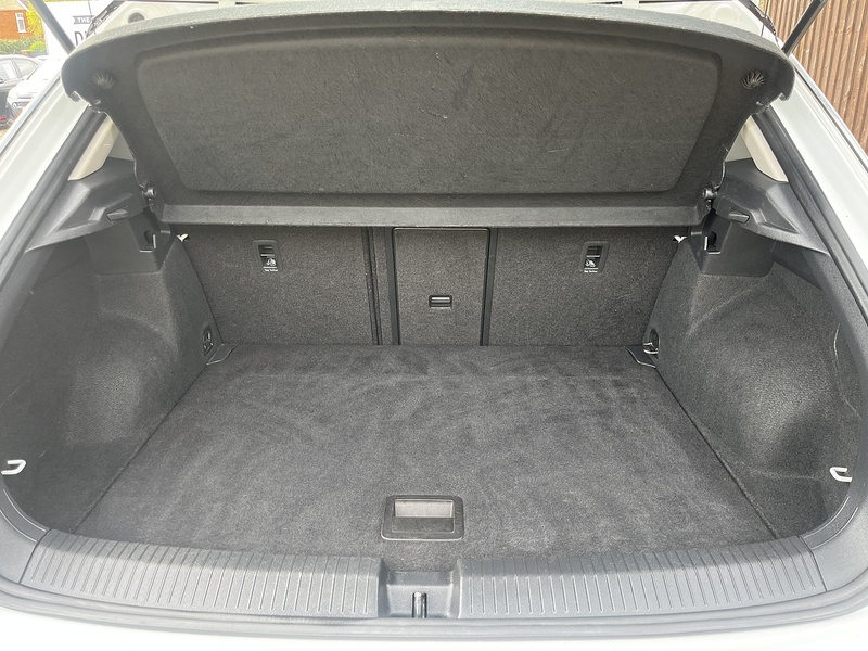 Volkswagen T-Roc TSI Design - U319