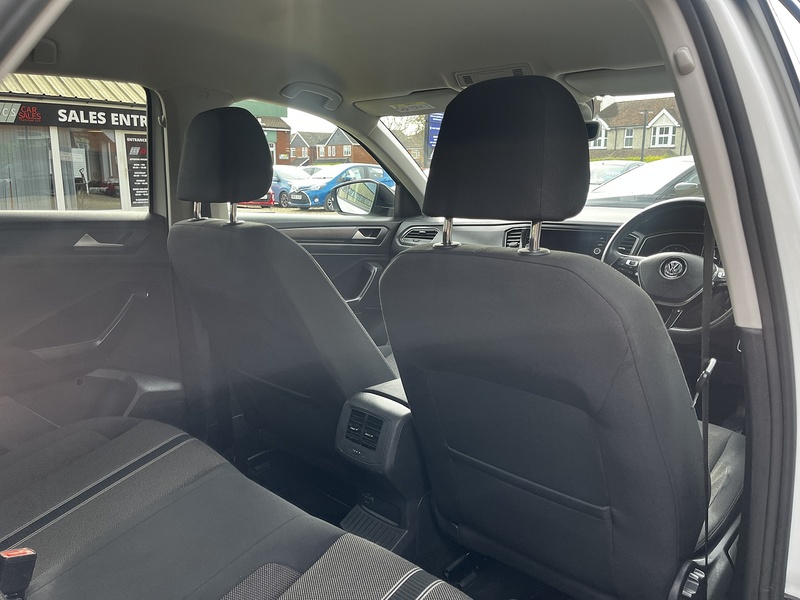 Volkswagen T-Roc TSI Design - U319