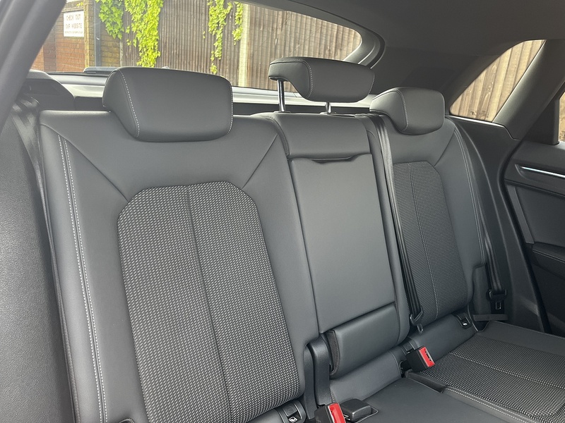 Audi Q3 TFSI CoD S line - U321