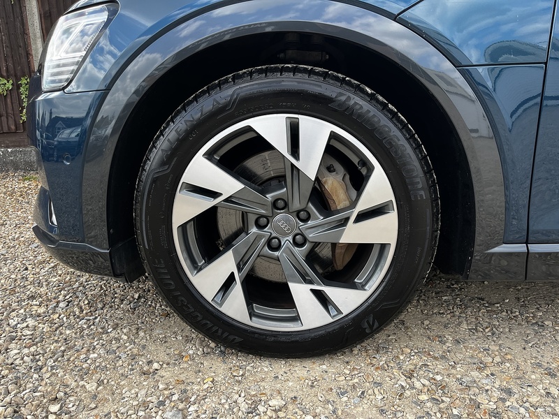Audi e-tron Sport - U328