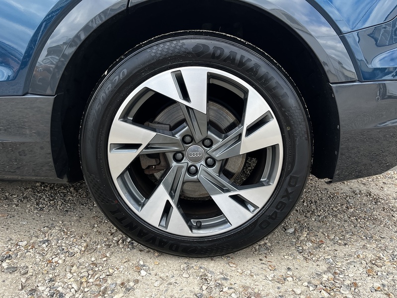 Audi e-tron Sport - U328