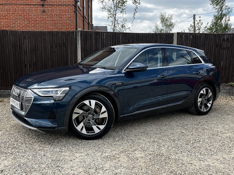 Audi e-tron Sport - U328