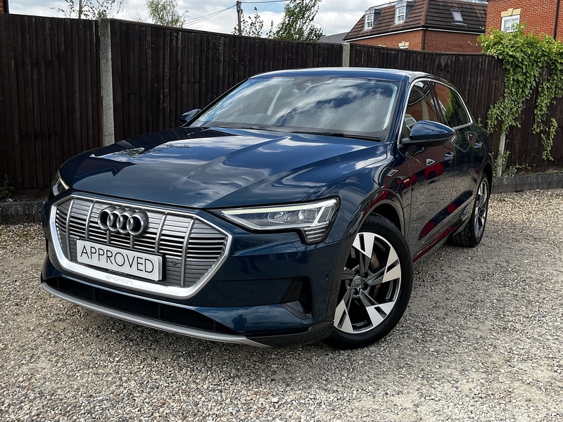 Audi e-tron Sport - U328