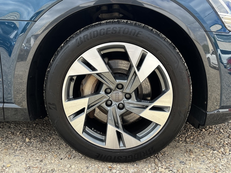 Audi e-tron Sport - U328