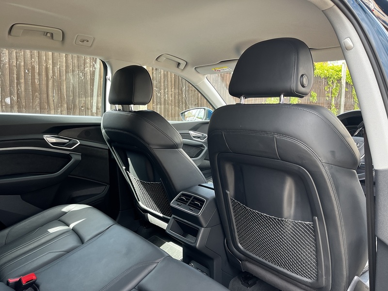 Audi e-tron Sport - U328