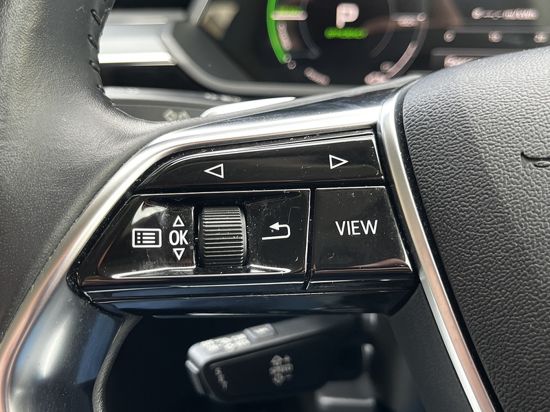 Audi e-tron Sport - U328
