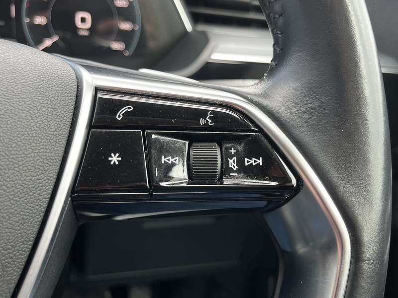 Audi e-tron Sport - U328