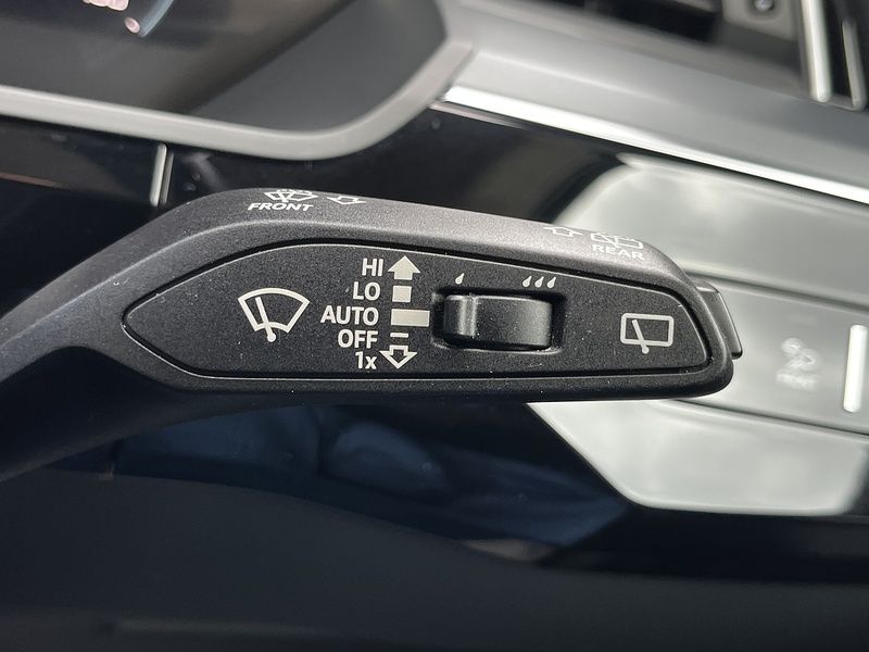 Audi e-tron Sport - U328
