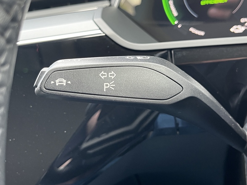 Audi e-tron Sport - U328