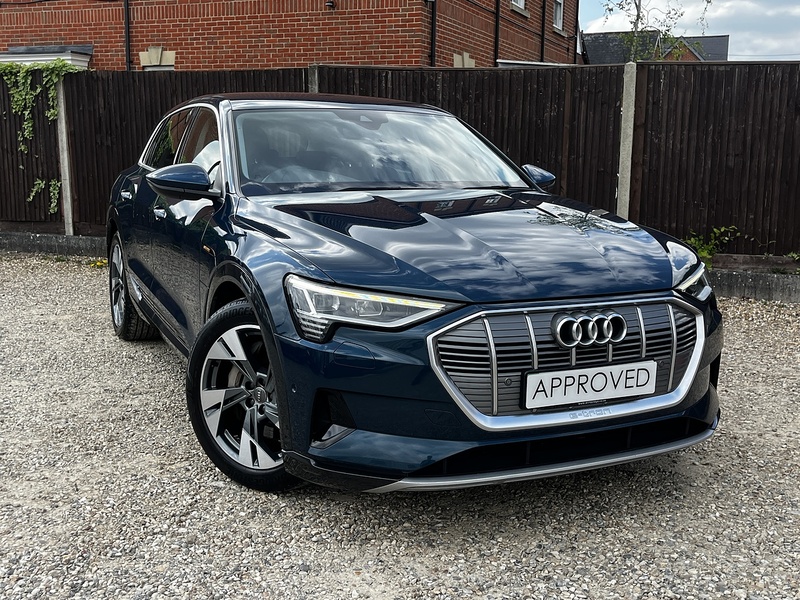 Audi e-tron Sport - U328