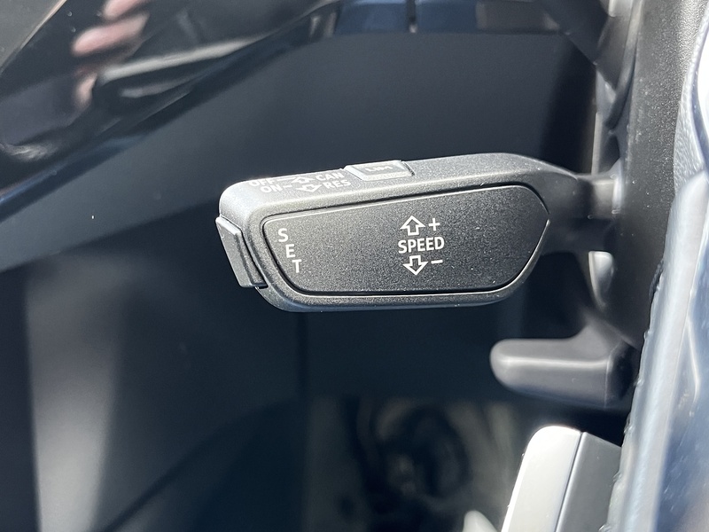 Audi e-tron Sport - U328