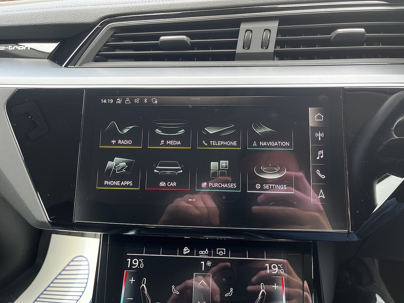 Audi e-tron Sport - U328