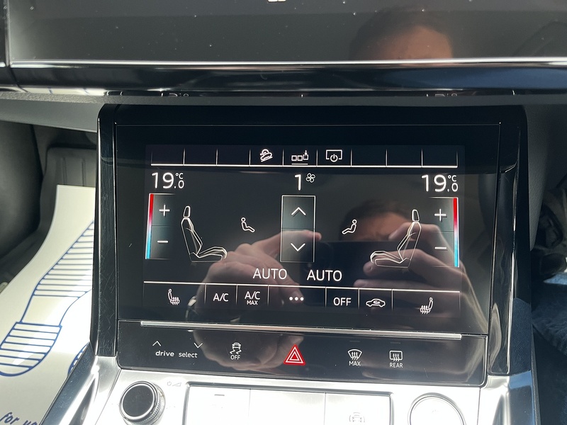 Audi e-tron Sport - U328