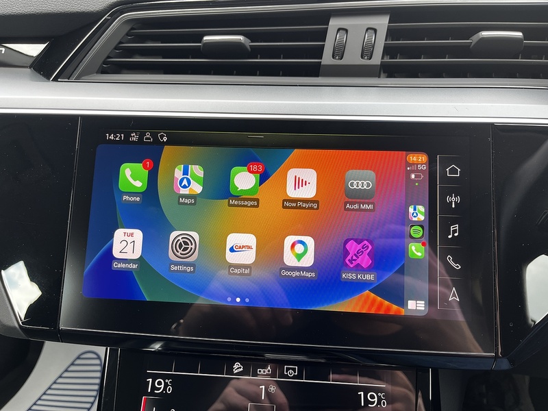 Audi e-tron Sport - U328