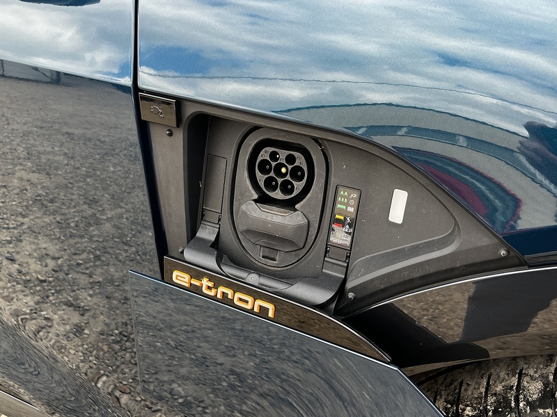 Audi e-tron Sport - U328