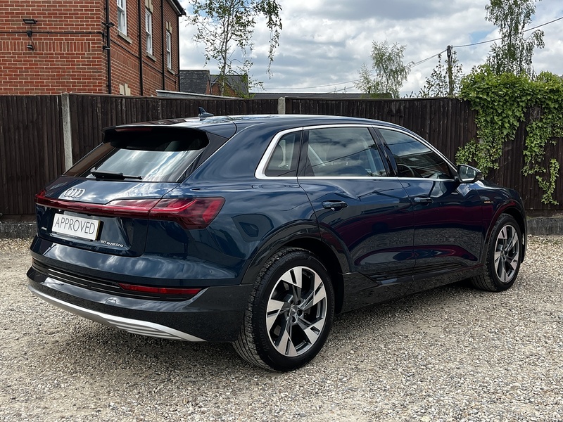 Audi e-tron Sport - U328